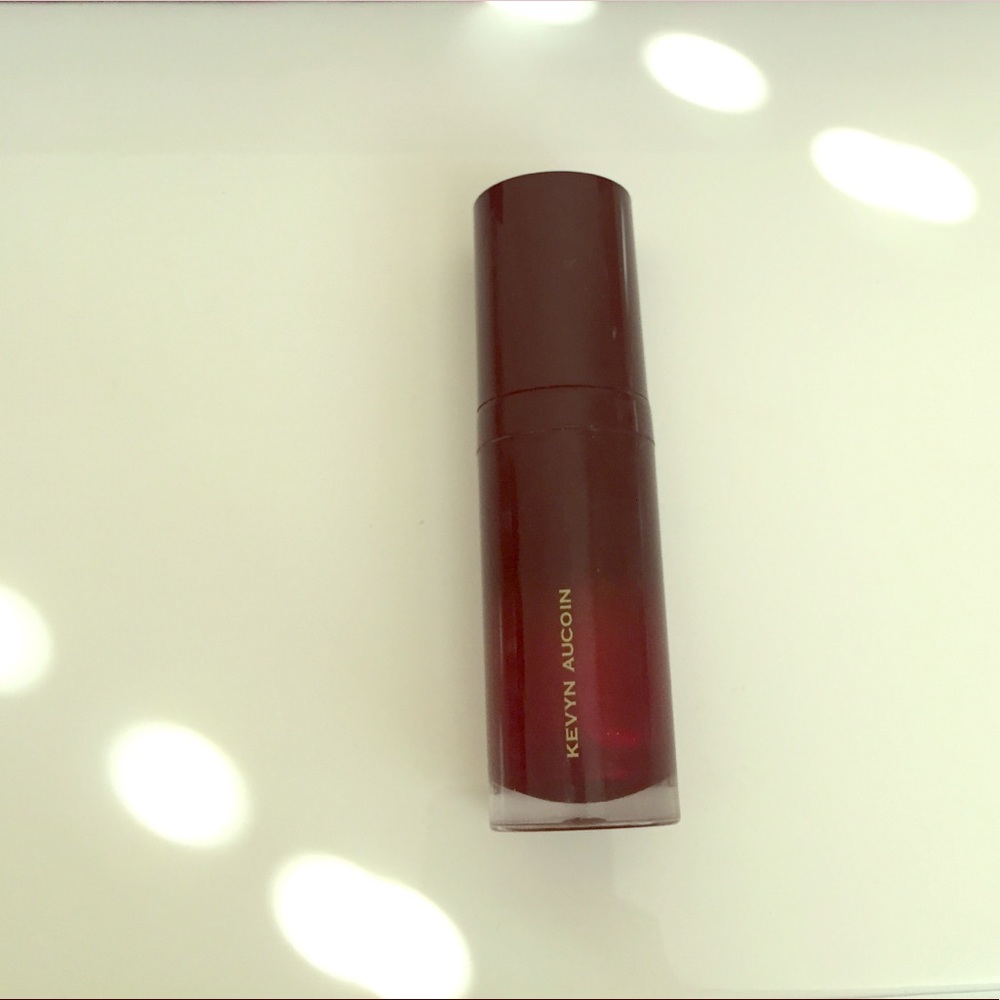 Kevyn Aucoin liquid airbrush foundation (LQ09)